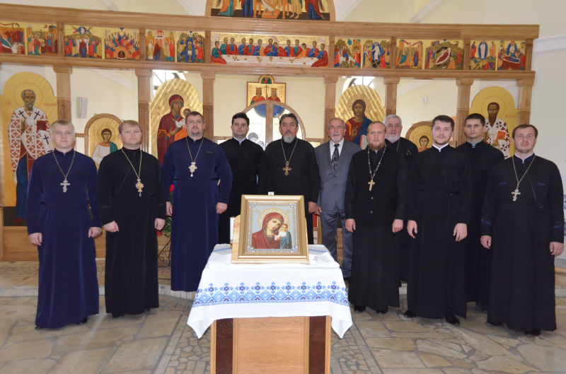 Chór Duchowieństwa Dekanatu Dubieńskiego Ukraińskiej Cerkwi Prawosławnej Dubno, Ukraina Dyryguje: Oleg Kriwienczuk